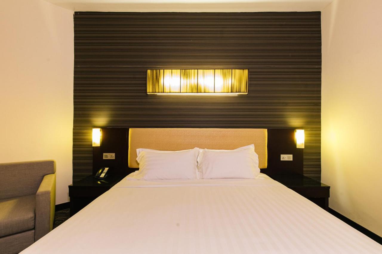 Hotel Royal Queens Singapore Exterior photo