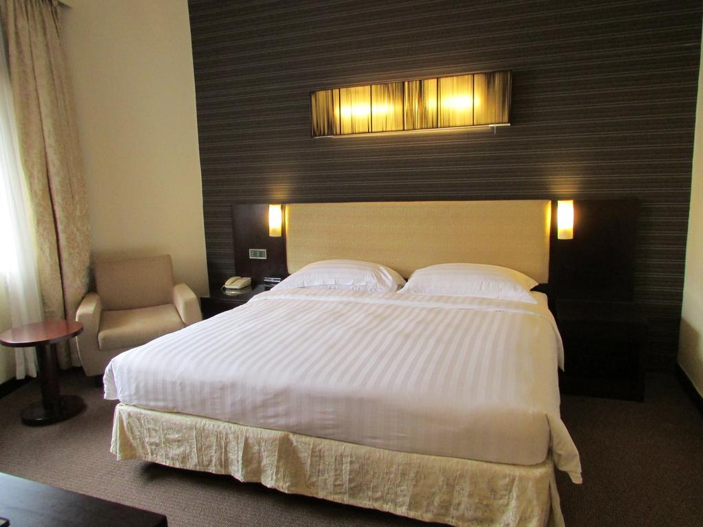 Hotel Royal Queens Singapore Exterior photo